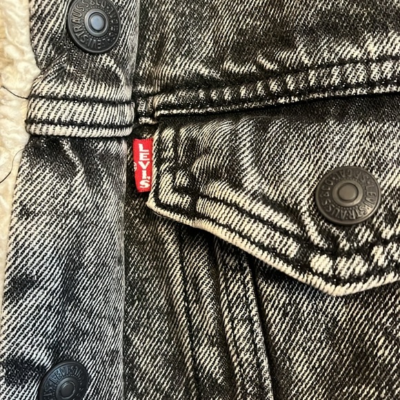 Men’s size Medium Sherpa lined Levi Strauss black stonewashed Jean jacket - Picture 2 of 5